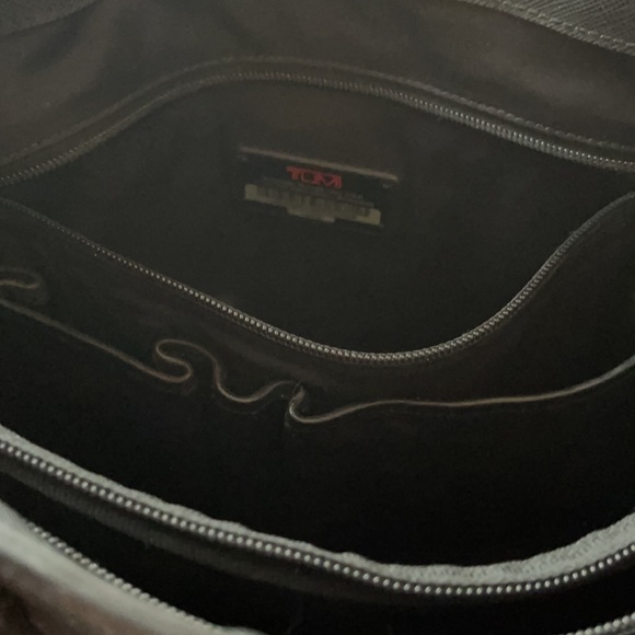 TUMI Laptop Crossbody Bag Black Expandable - Picture 6 of 11